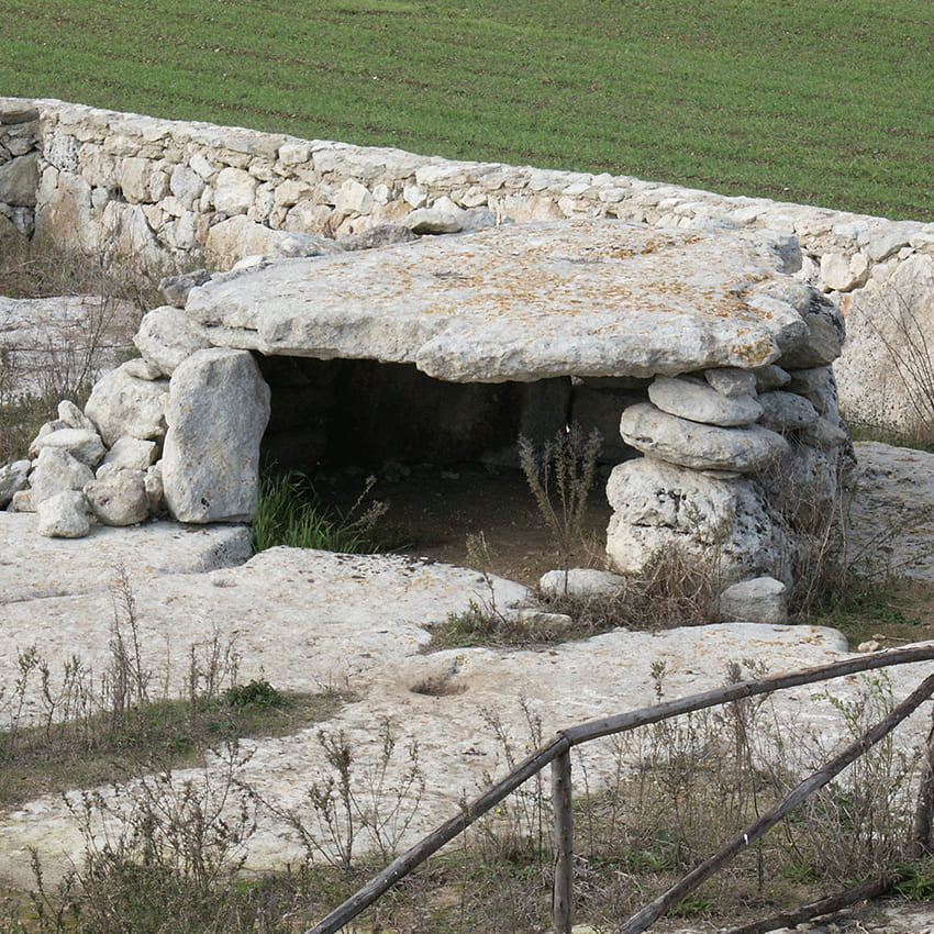 salento archeologia dolmen menhir