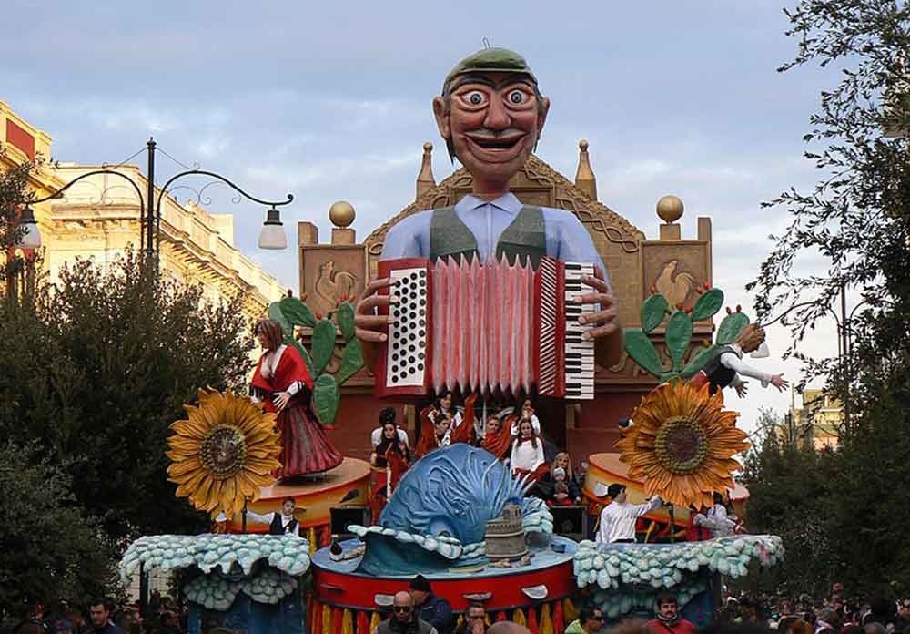 Ceramica e cartapesta carri di Carnevale Salento