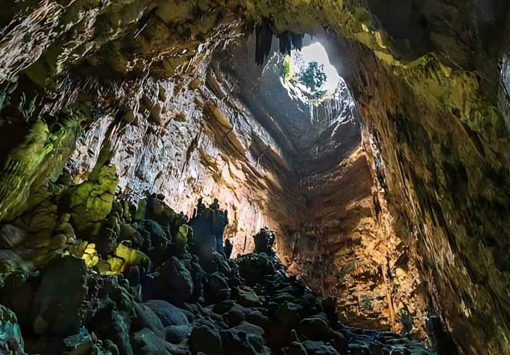 van-tour nelle grotte di castellana